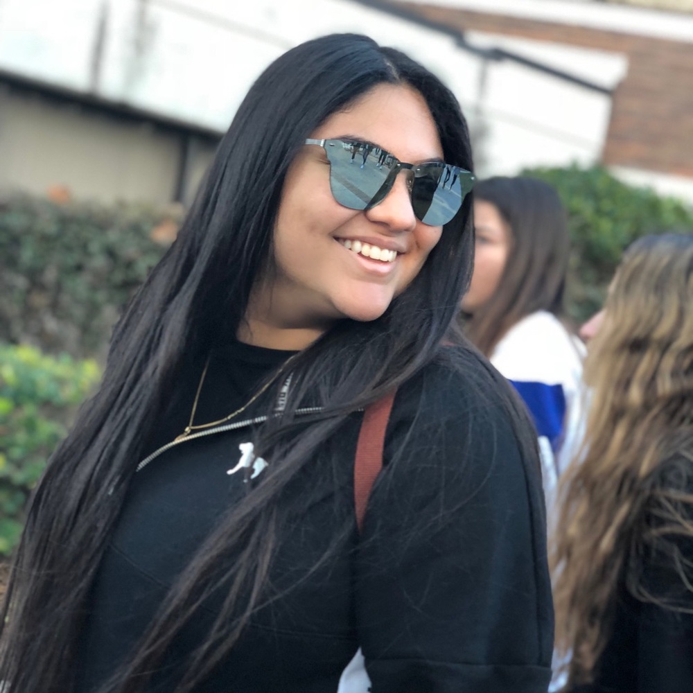 Meet your Posher, Claudia